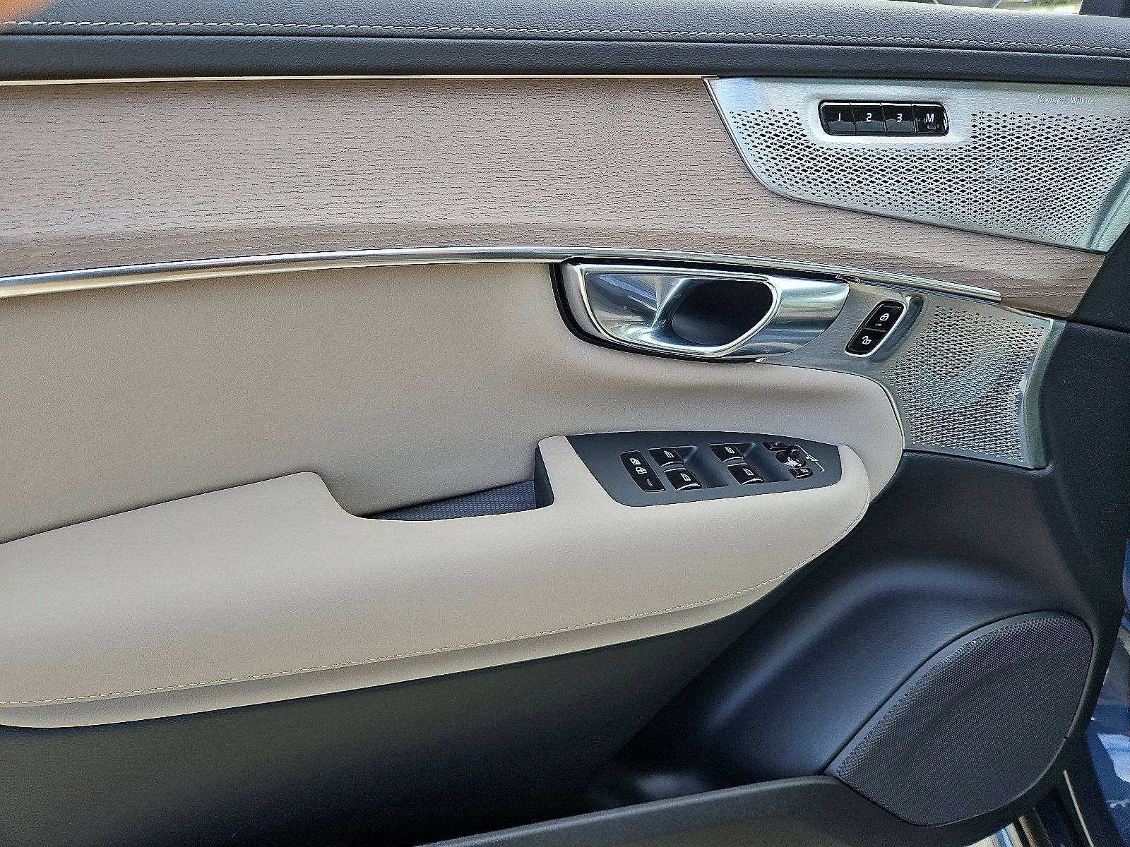 New 2026 Volvo XC90 B6 Ultra w/ Lounge Package image 10