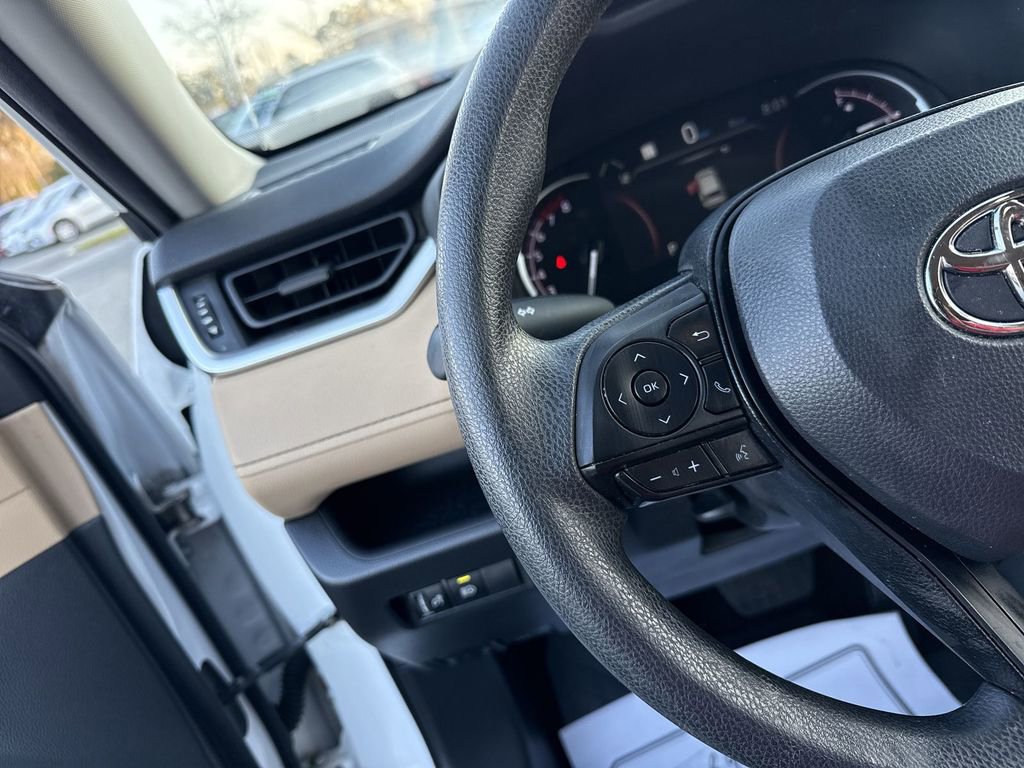 Used 2023 Toyota RAV4 LE image 8