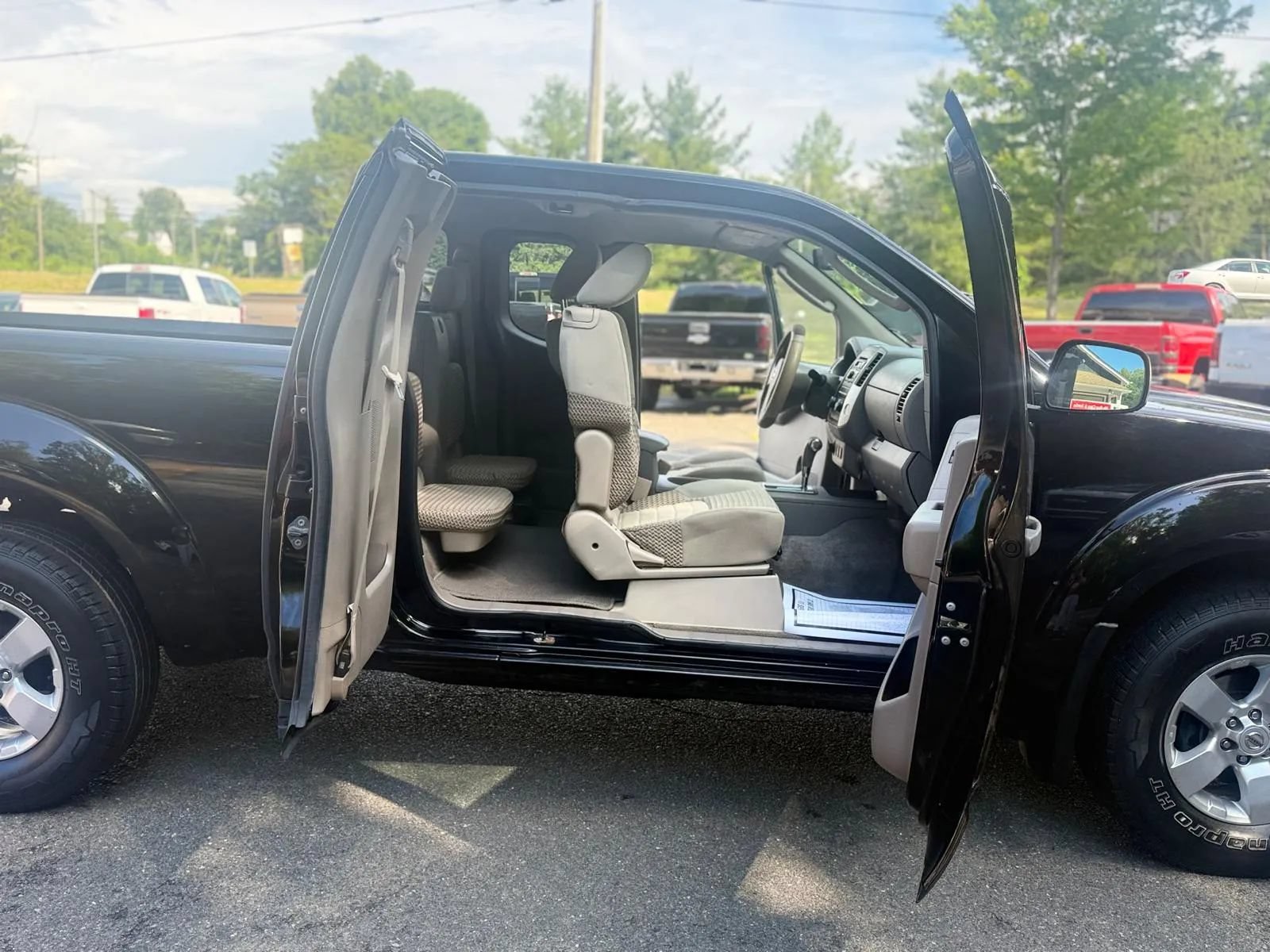 Used 2010 Nissan Frontier SE w/ SE Value Truck Pkg AWD/4WD image 23