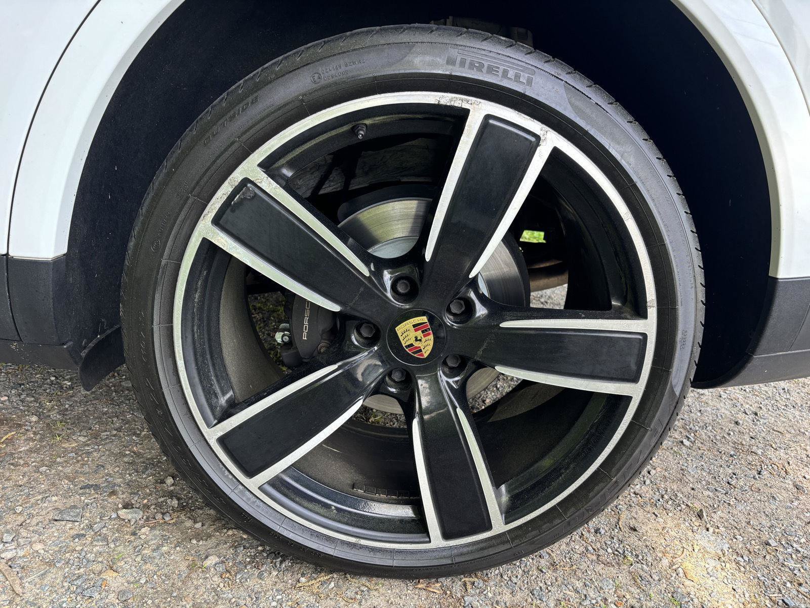 Used 2019 Porsche Cayenne w/ Premium Plus Package AWD/4WD image 27