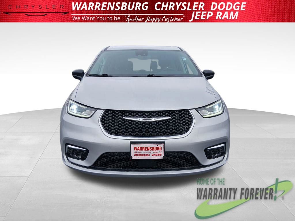 Used 2024 Chrysler Pacifica Touring-L image 10