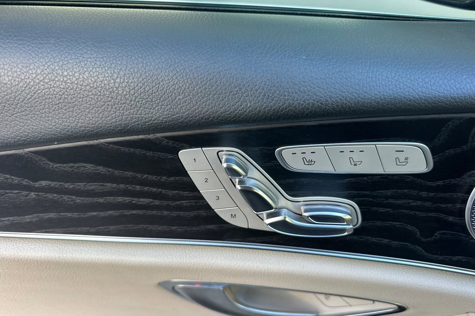 Used 2017 Mercedes-Benz E 300 4MATIC image 22