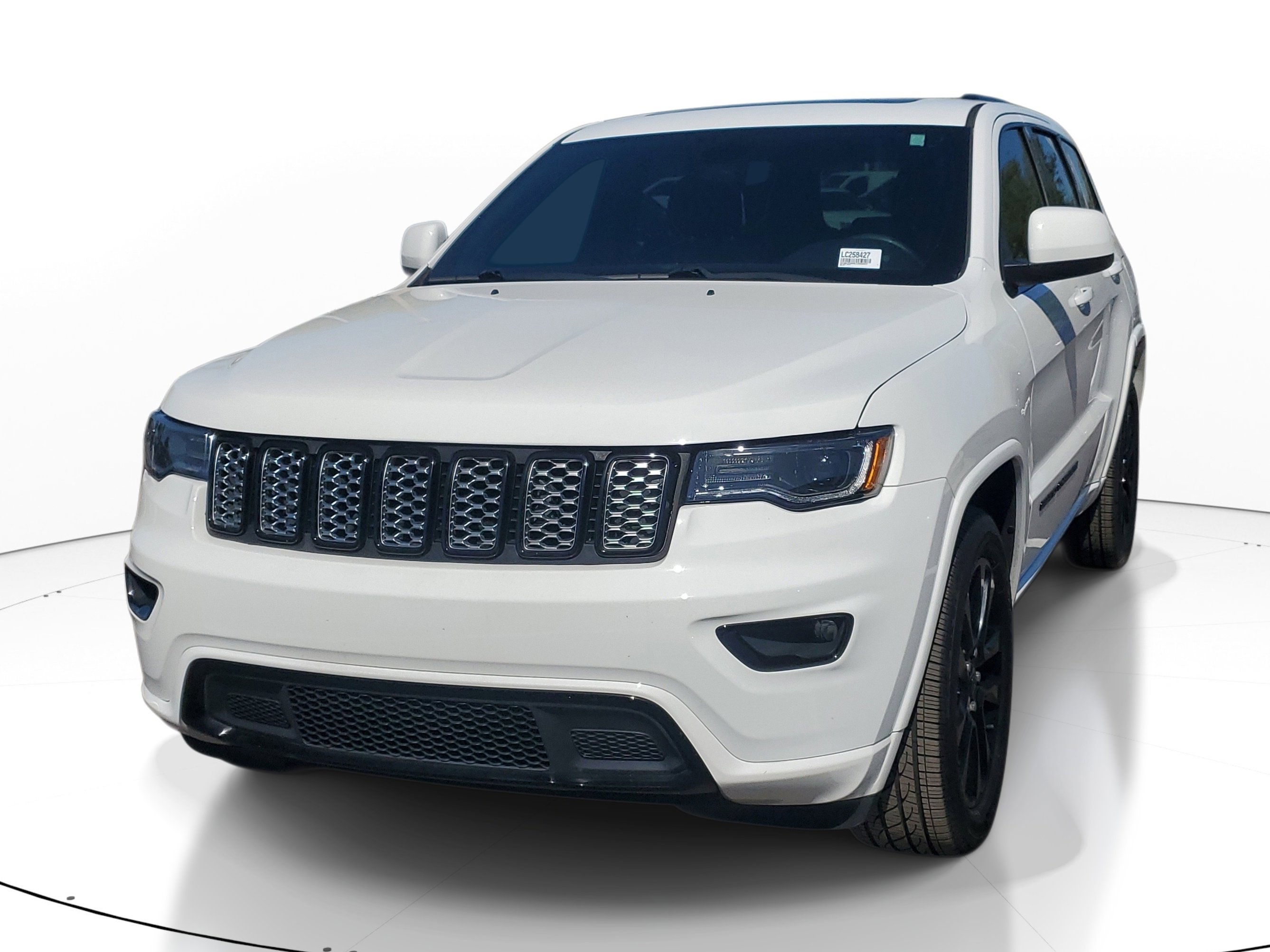 Used 2020 Jeep Grand Cherokee Altitude image 3