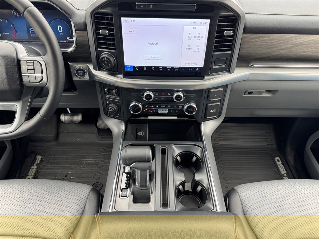 Used 2025 Ford F150 Lariat w/ Equipment Group 501A Mid image 11