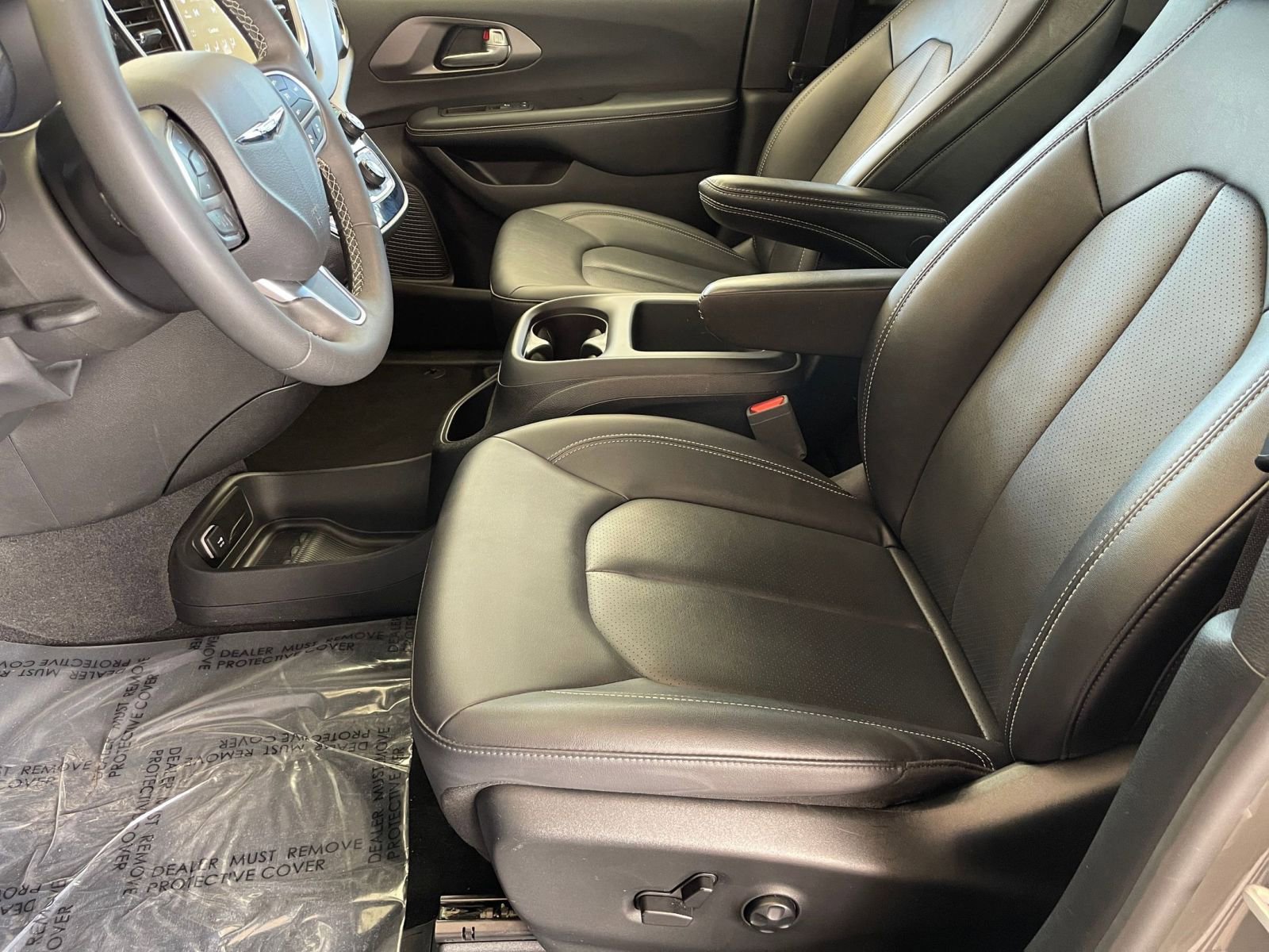 Used 2025 Chrysler Pacifica Select FWD image 28