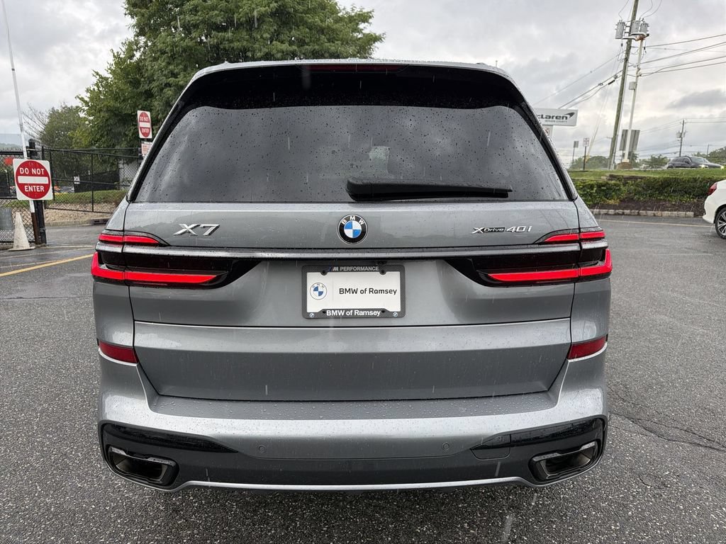Used 2024 BMW X7 xDrive40i w/ M Sport Package AWD/4WD image 13