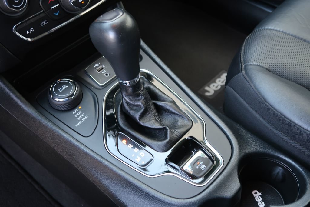 Used 2019 Jeep Cherokee Limited image 27