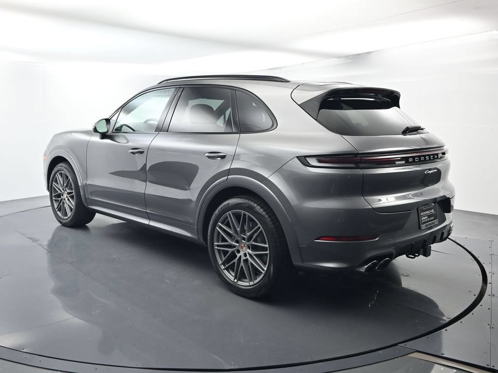 Certified 2025 Porsche Cayenne AWD/4WD image 3