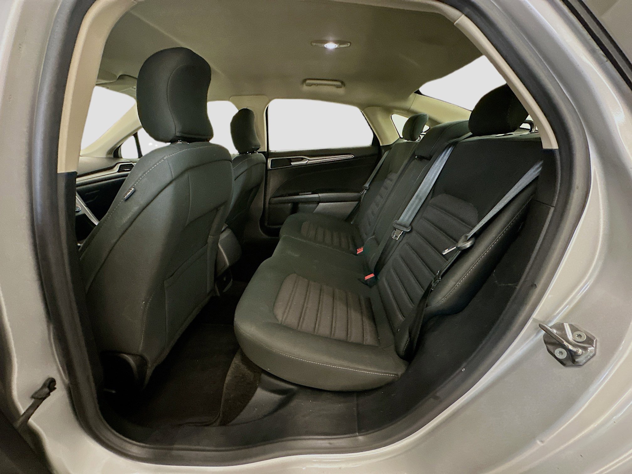 Used 2017 Ford Fusion SE image 27