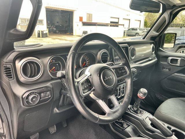 Used 2018 Jeep Wrangler Unlimited Sahara AWD/4WD image 10