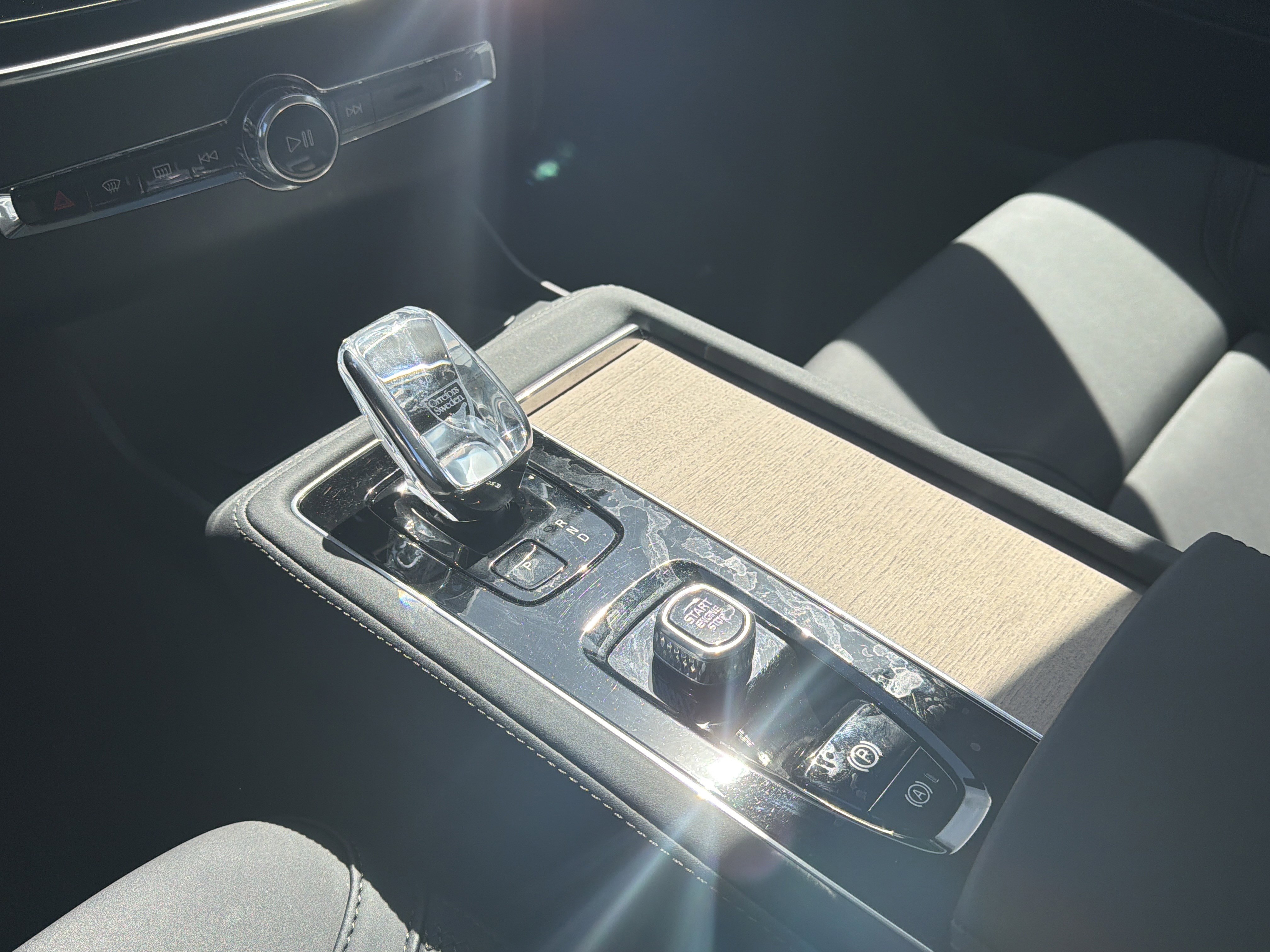 Used 2025 Volvo XC90 B6 Plus image 26