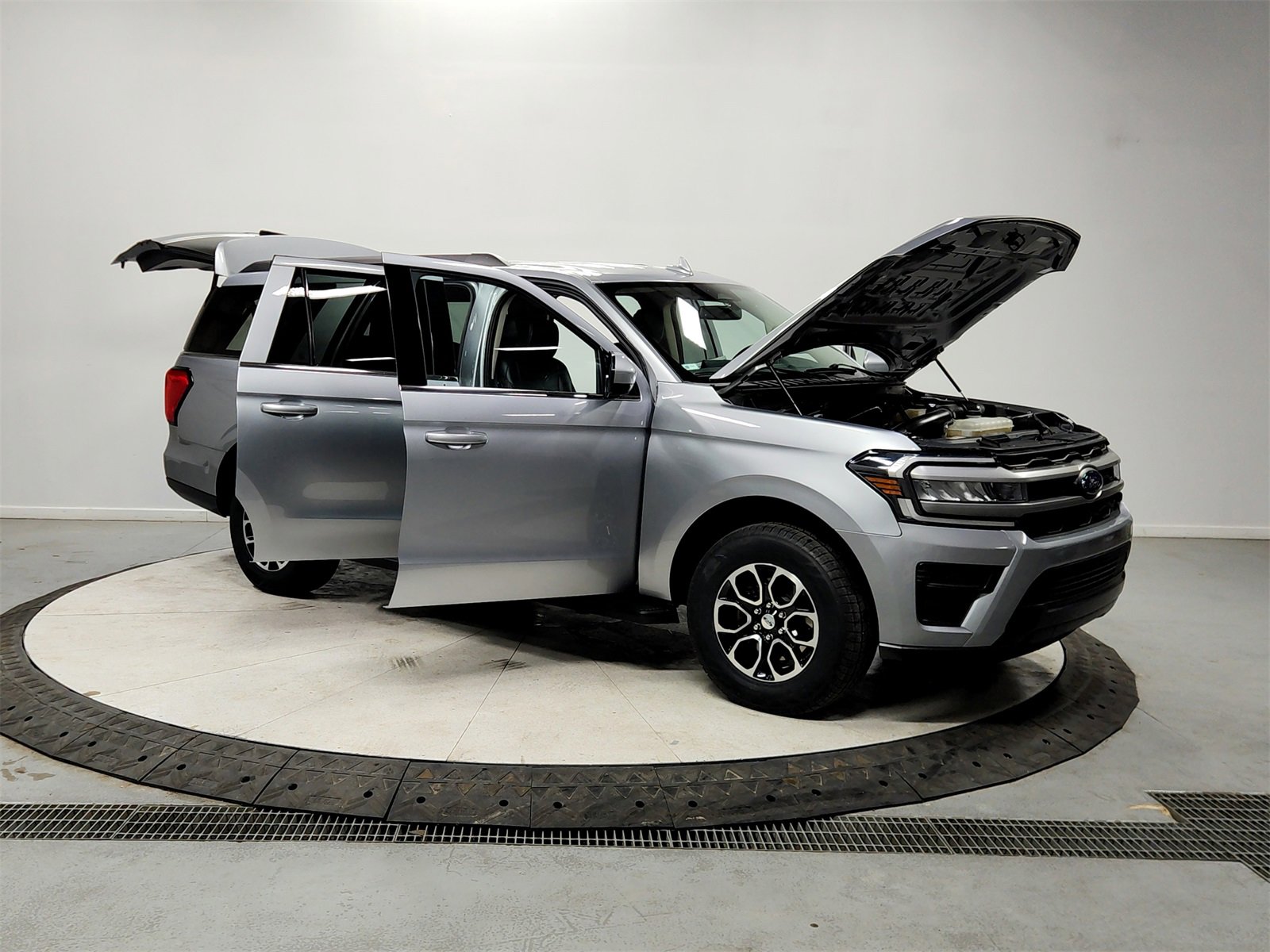 Used 2024 Ford Expedition Max XLT image 9