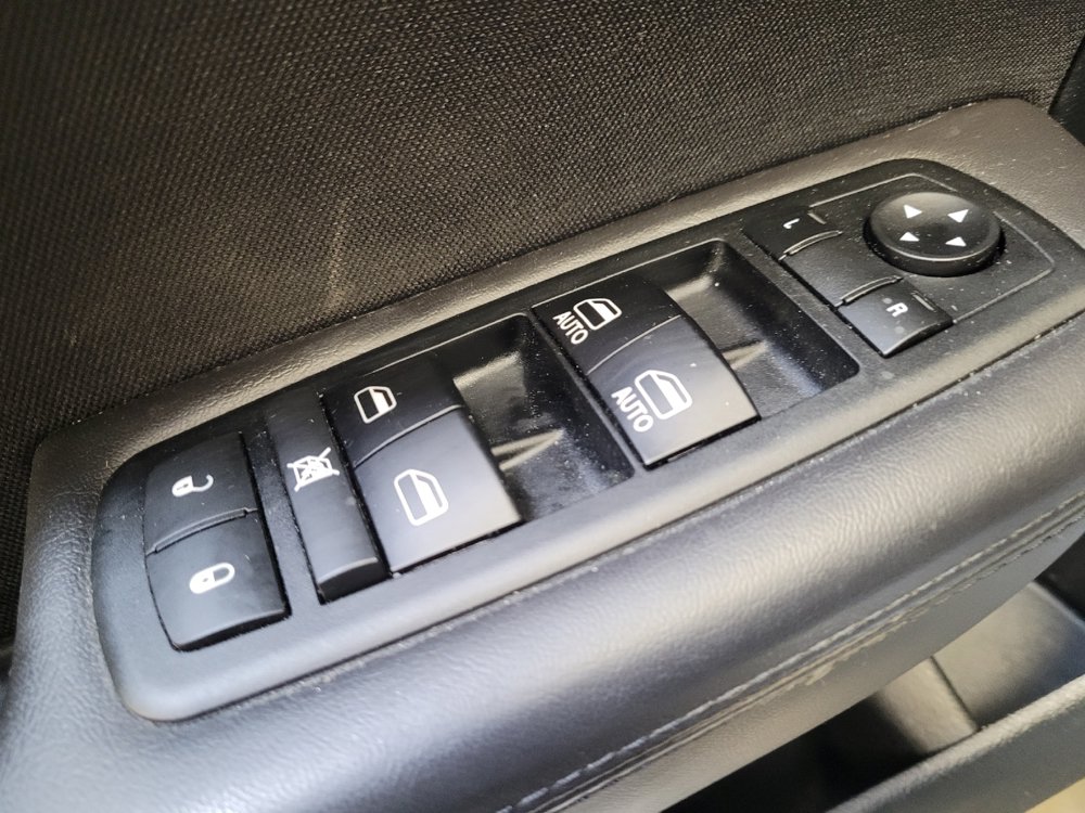 Used 2015 Chrysler 200 Limited FWD image 27