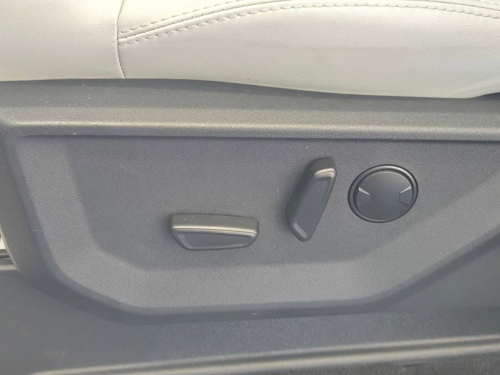 Used 2025 Ford Expedition Platinum image 14