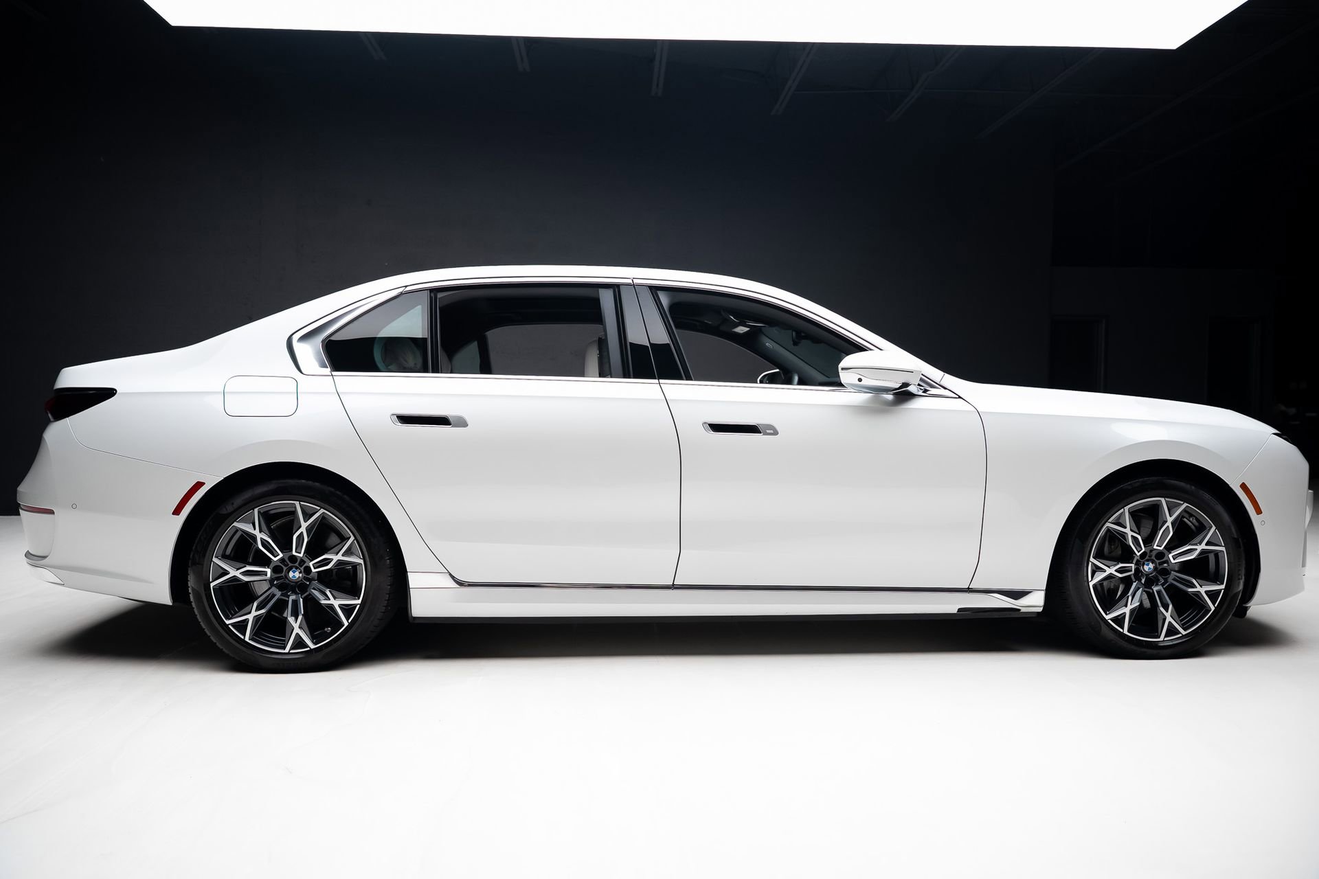 Used 2024 BMW i7 xDrive60 image 35