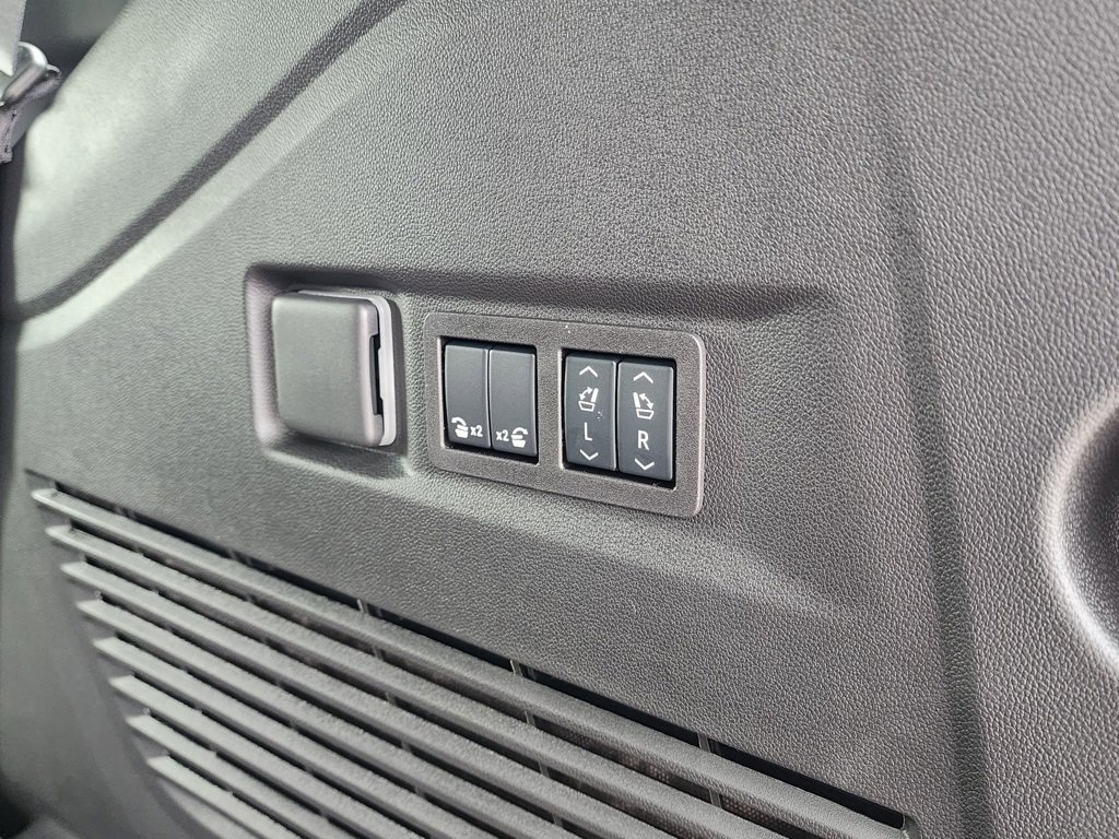 New 2026 GMC Yukon Elevation image 51