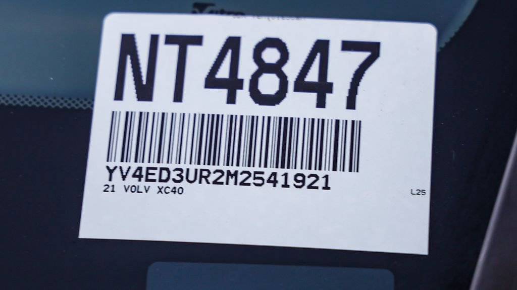 Used 2021 Volvo XC40 P8 Recharge image 29