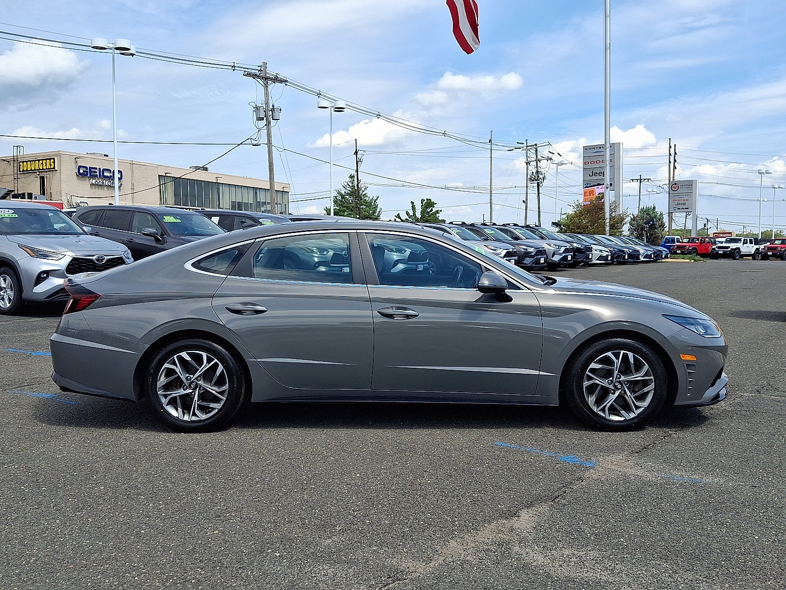 Used 2022 Hyundai Sonata SEL w/ Convenience Package FWD image 8