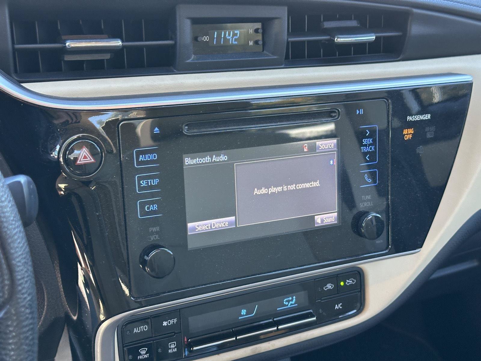 Used 2017 Toyota Corolla LE FWD image 11