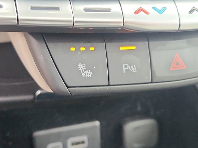 Used 2023 Cadillac XT4 Luxury w/ Cold Weather Package FWD image 24