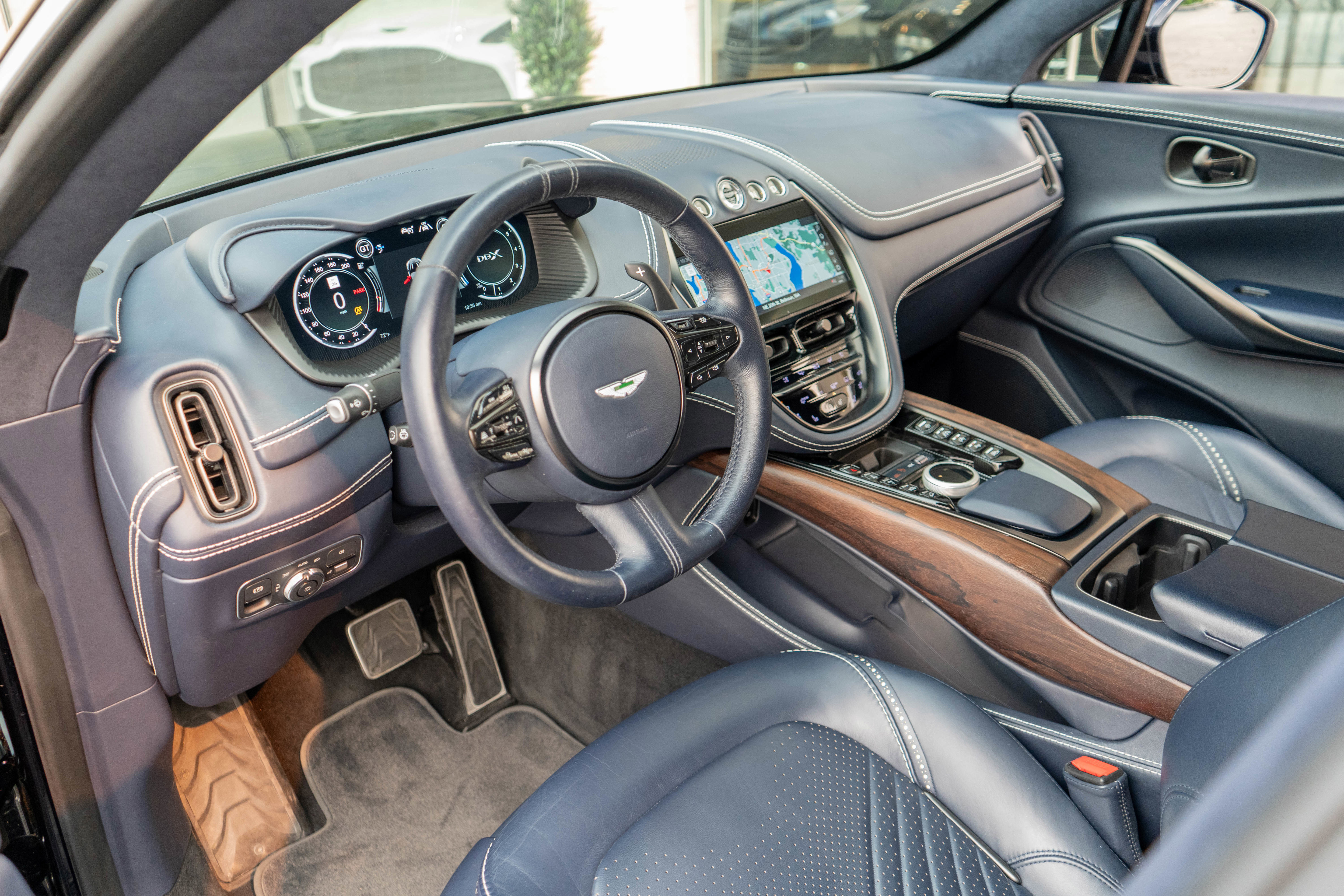 Used 2021 Aston Martin DBX image 3