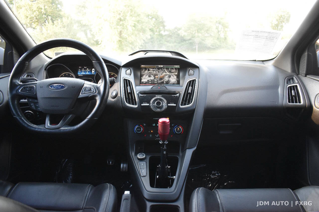 Used 2015 Ford Focus ST w/ Equipment Group 402A FWD image 17