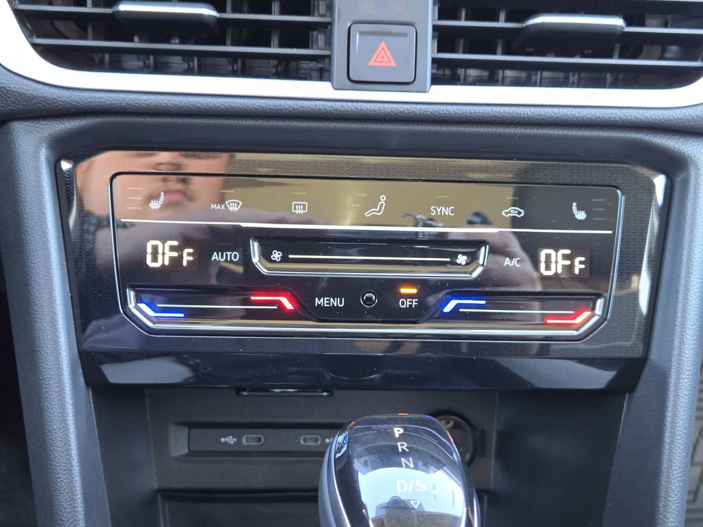 New 2026 Volkswagen Taos SE image 16