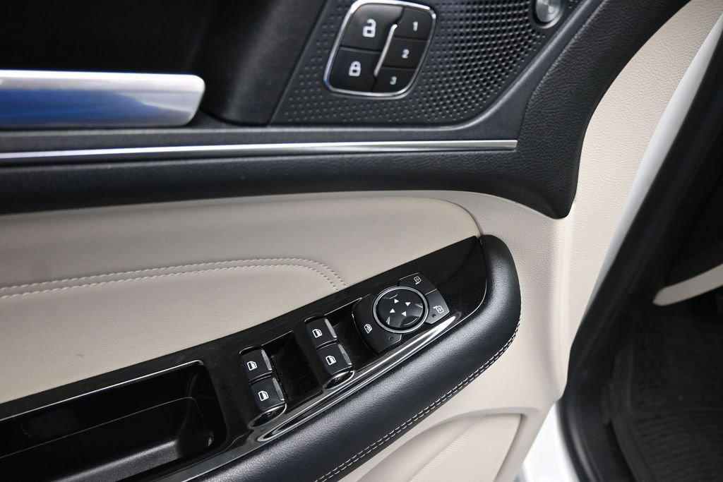 Used 2020 Ford Edge Titanium FWD image 11