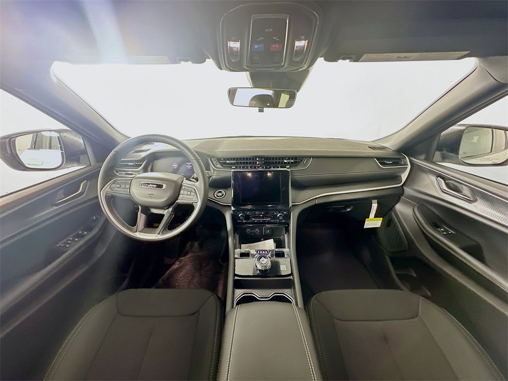 New 2026 Jeep Grand Cherokee L Laredo image 9