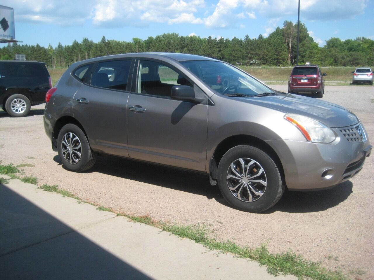 Used 2010 Nissan Rogue S AWD/4WD image 2