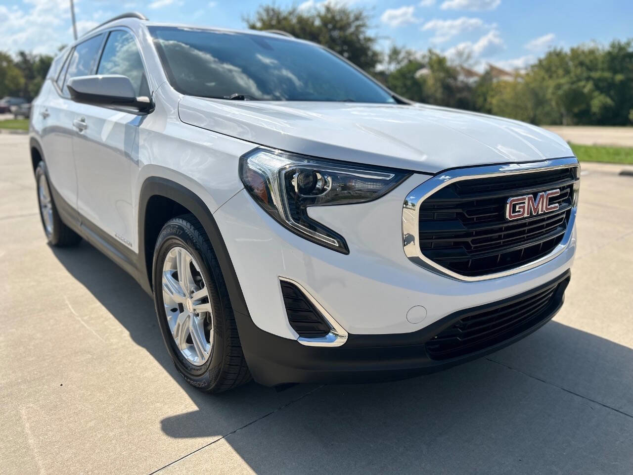 Used 2018 GMC Terrain SLE w/ Driver Convenience Package FWD image 4