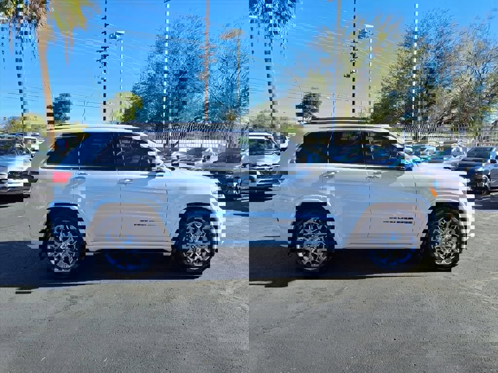 Used 2020 Jeep Grand Cherokee Overland image 11