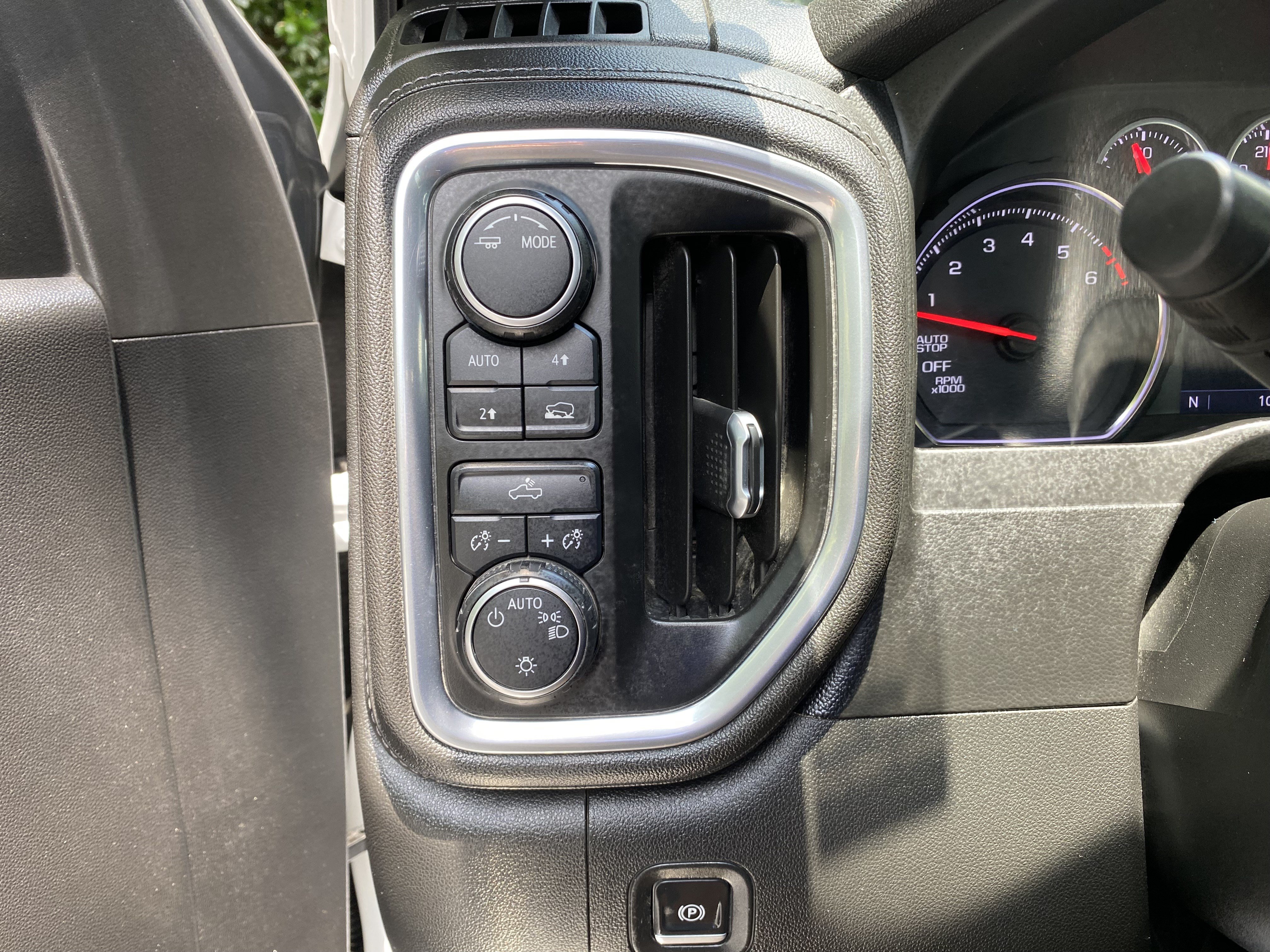 Used 2020 Chevrolet Silverado 1500 LT w/ Trailering Package AWD/4WD image 18