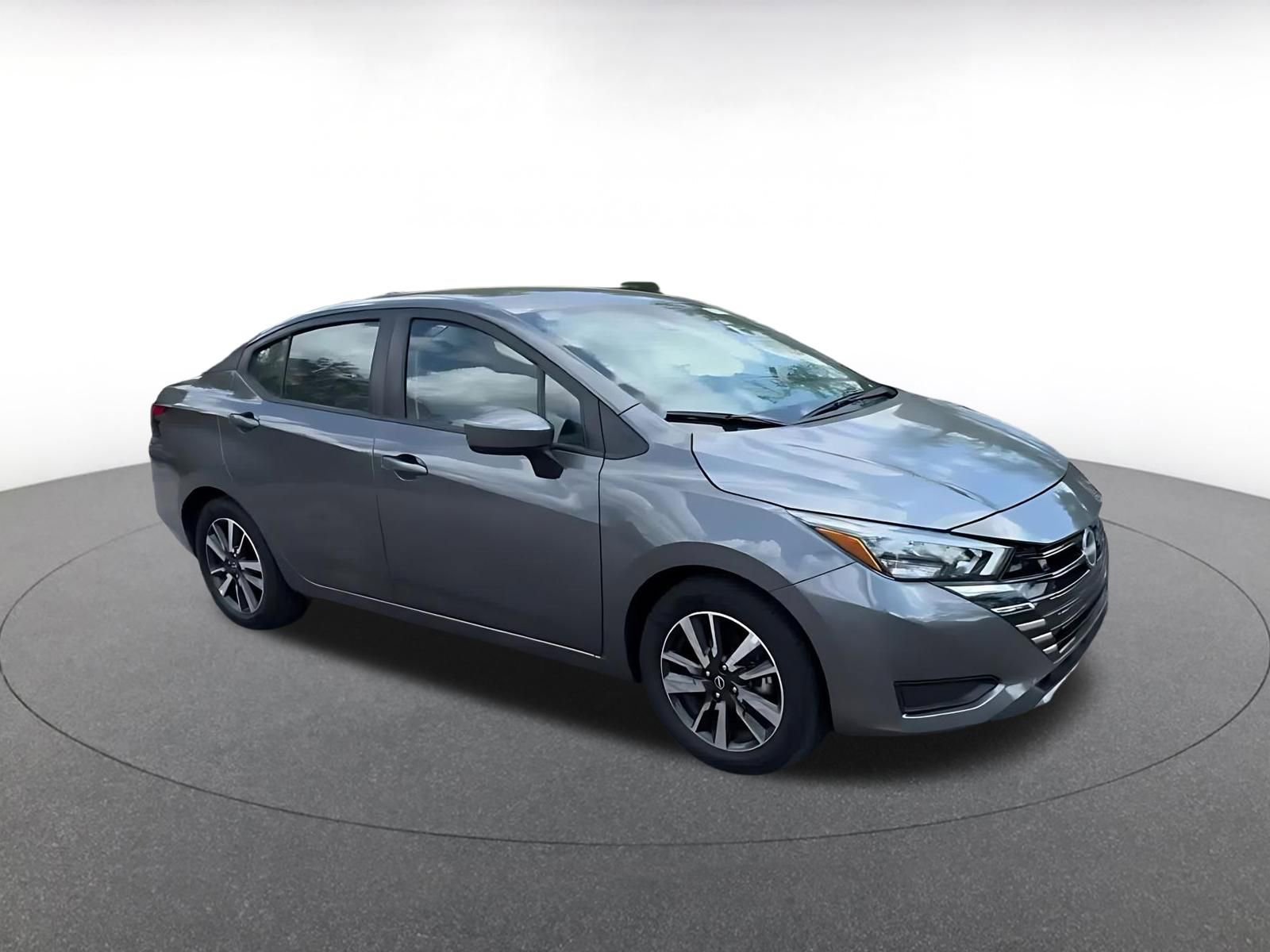 Used 2025 Nissan Versa SV video 2