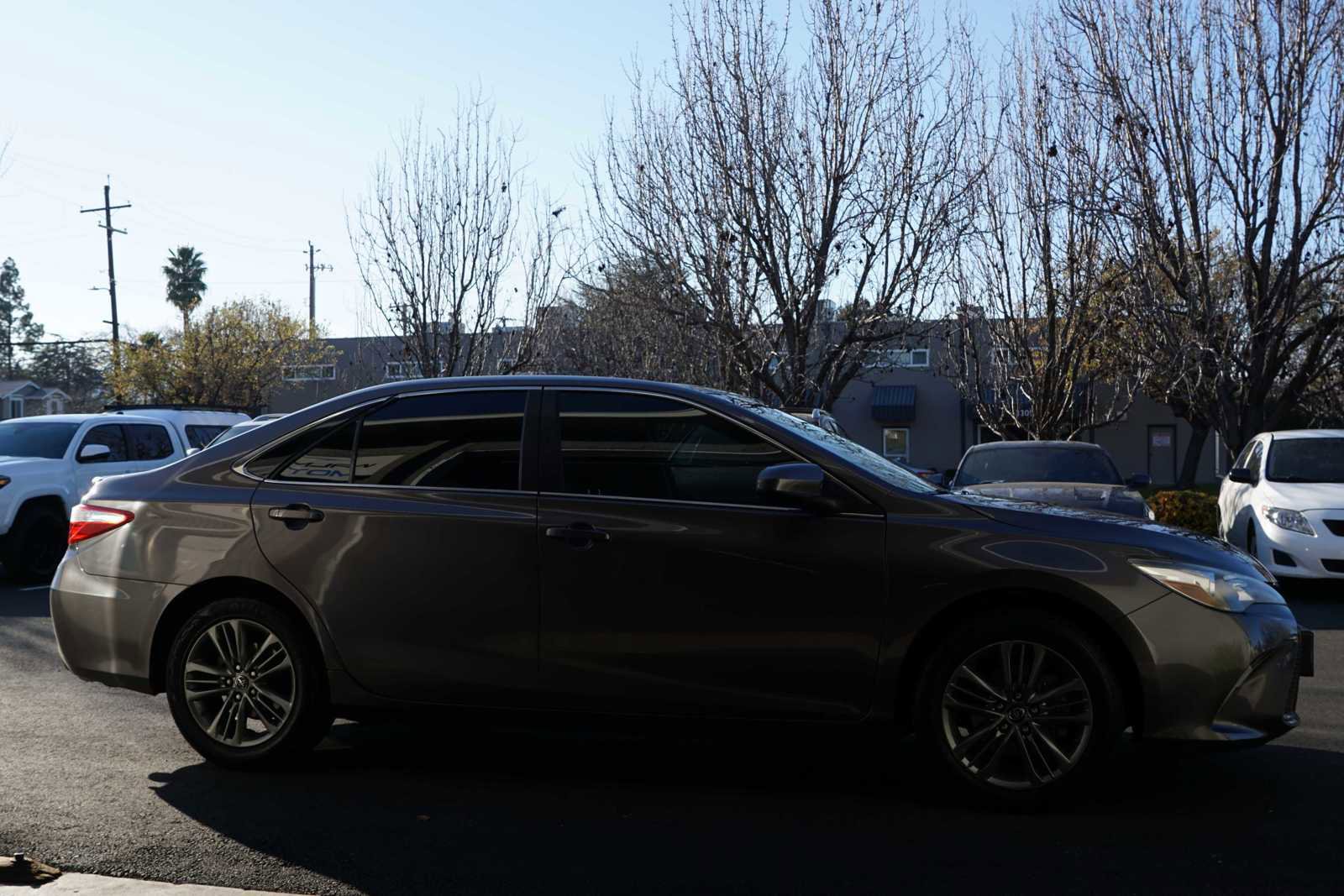 Used 2017 Toyota Camry SE w/ Moonroof Package image 11