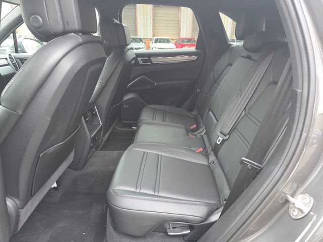 Used 2020 Porsche Cayenne image 23