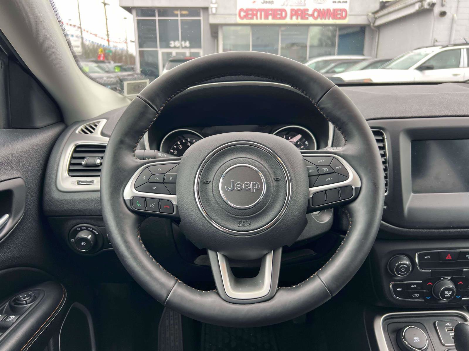 Used 2019 Jeep Compass Latitude w/ Cold Weather Group AWD/4WD image 13