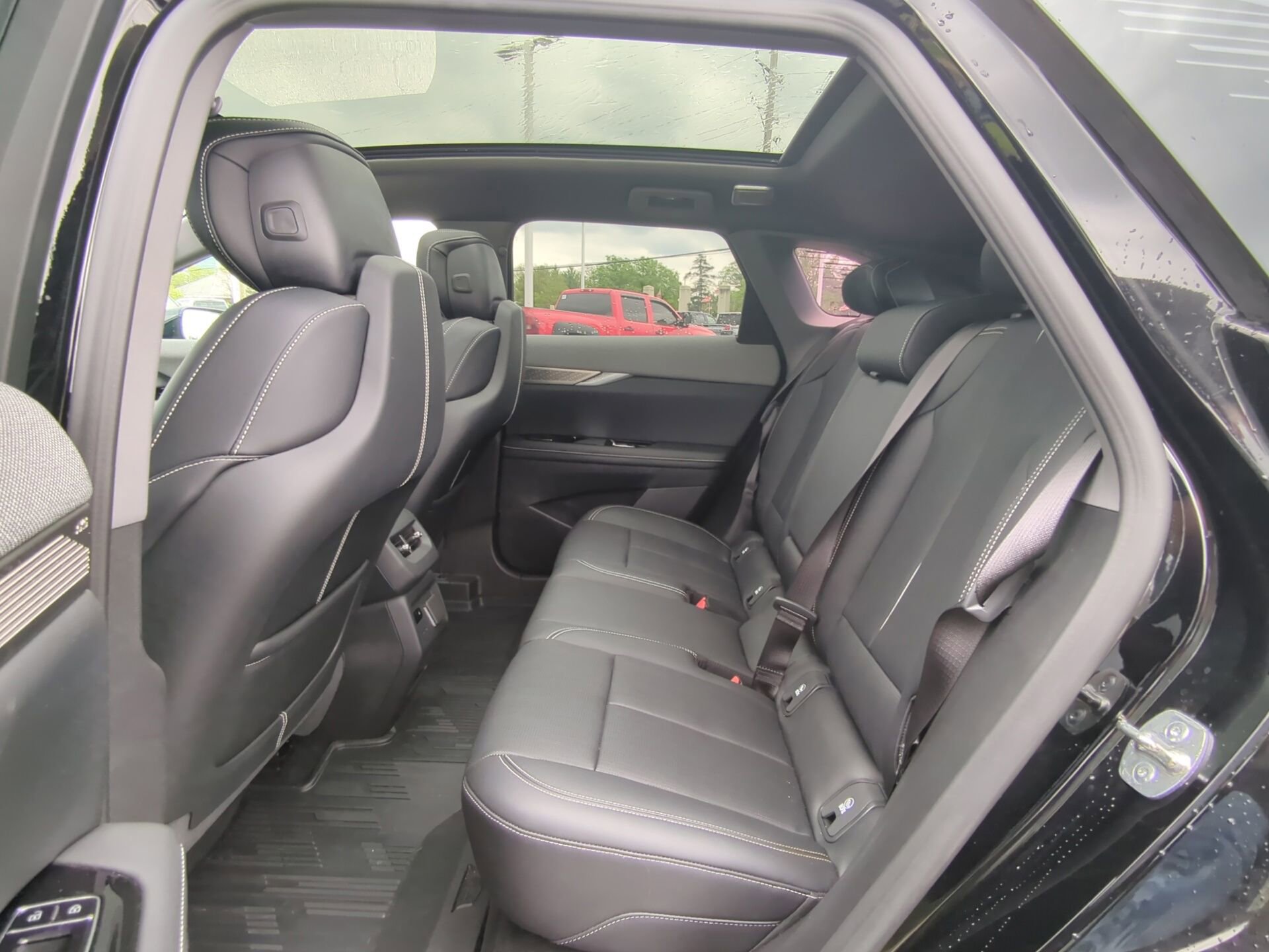 Used 2025 Cadillac Optiq Luxury 2 w/ LPO, Floor Liner Package AWD/4WD image 10
