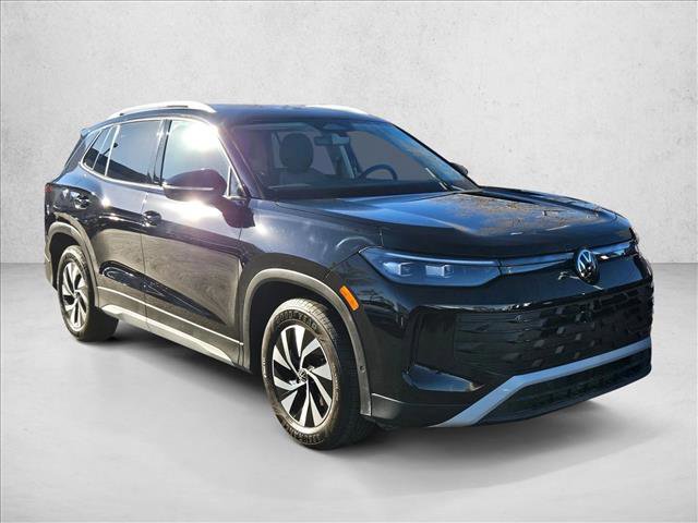 Used 2025 Volkswagen Tiguan S image 3