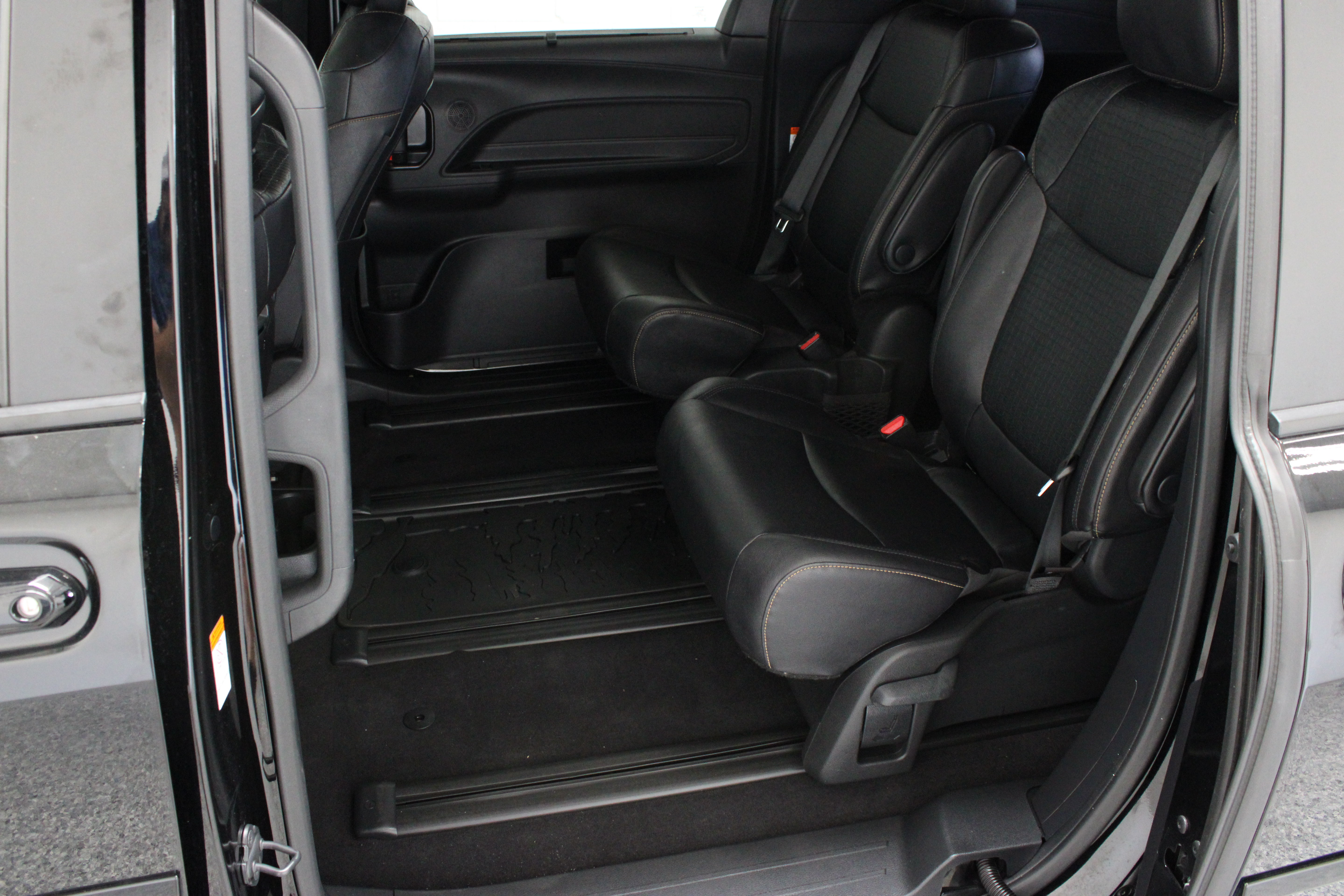 Certified 2025 Toyota Sienna XLE Woodland Edition AWD/4WD image 29