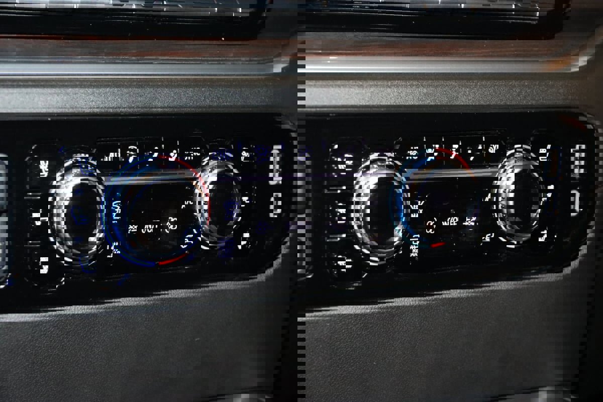 Used 2025 GMC Sierra 3500 SLT w/ SLT Premium Package image 56