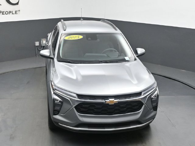 Used 2025 Chevrolet Trax LT FWD image 64
