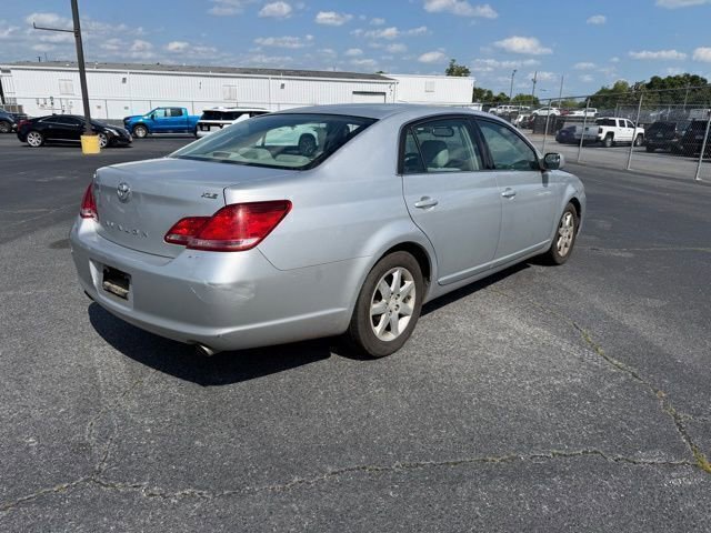Used 2005 Toyota Avalon XLS FWD image 3