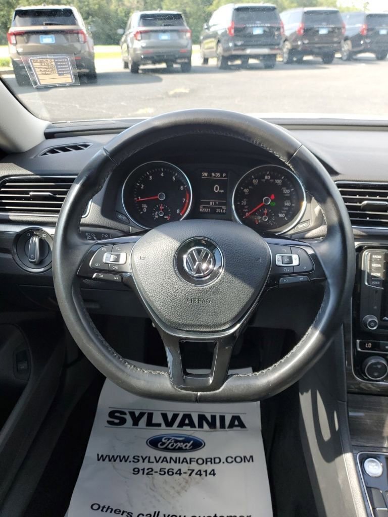 Used 2018 Volkswagen Passat 2.0T SE FWD image 16
