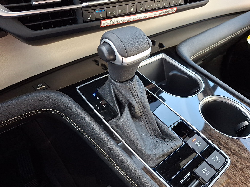 New 2026 Toyota Sienna Platinum AWD/4WD image 12
