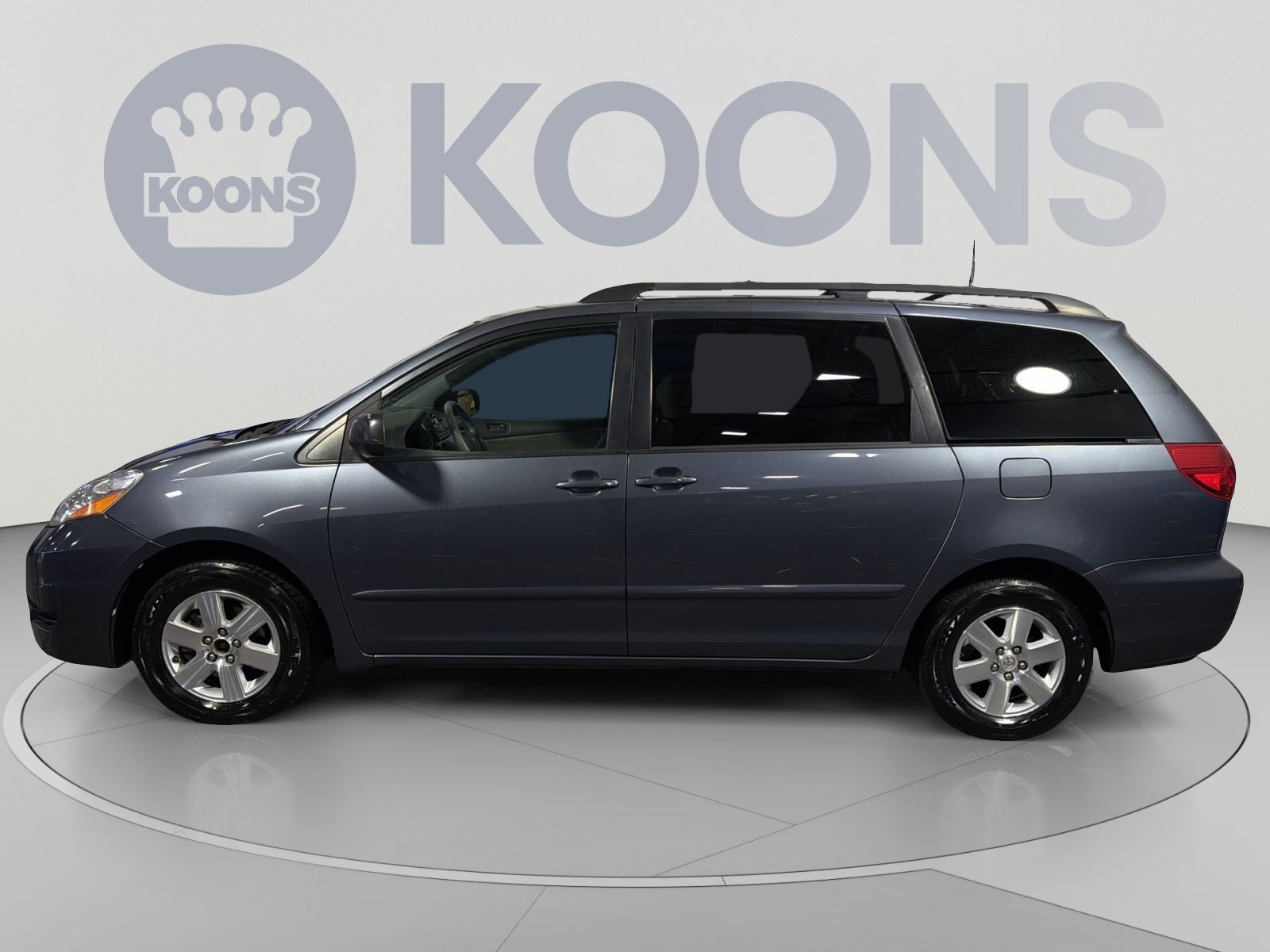 Used 2009 Toyota Sienna LE FWD image 2