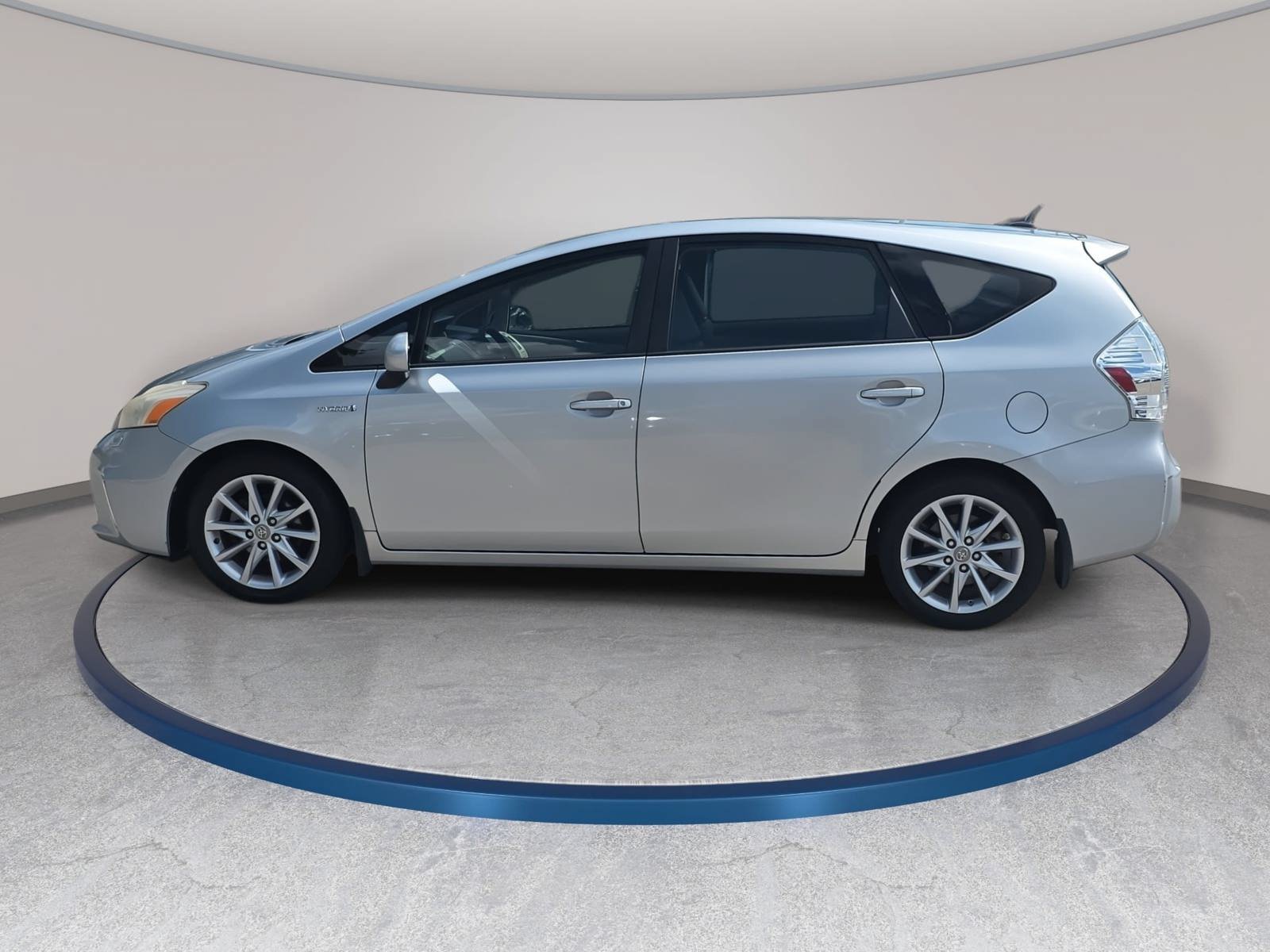 Used 2012 Toyota Prius V Five FWD image 8