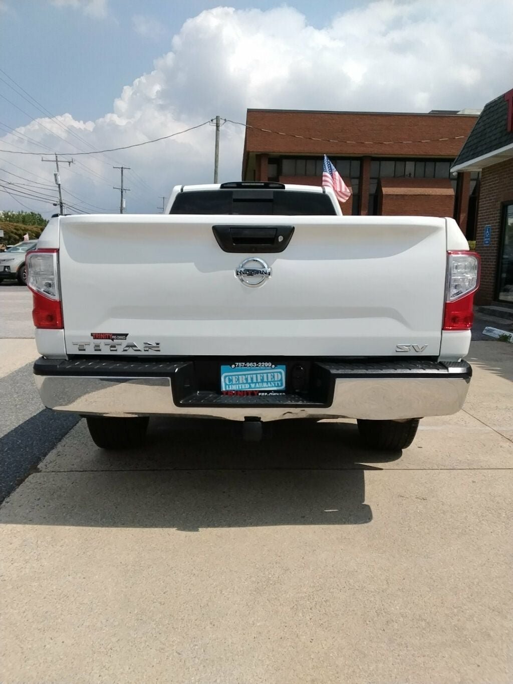 Used 2018 Nissan Titan SV RWD image 3