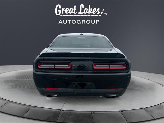 Used 2022 Dodge Challenger SXT image 4