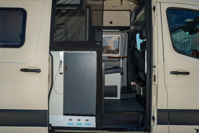 Used 2024 Mercedes-Benz Sprinter 2500 image 21